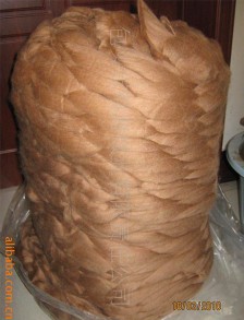 提供駝絨精梳和半精梳毛條，可用于毛紡企業(yè)純紡和與其他纖維混紡，織造面料，呢絨，針織品。