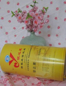 本產(chǎn)品用于家紡企業(yè)和家庭制作駝絨被，駝絨衣褲等用途的純駝絨填充物絮片。該產(chǎn)品為本公司精挑細選的優(yōu)質的駝羔母駝活抓絨，經(jīng)過精洗精梳制作為成型網(wǎng)片，使用極為方便。